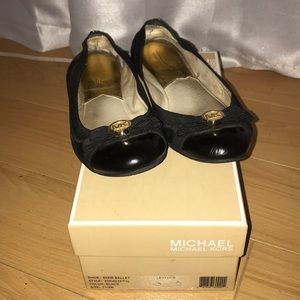 Micheal Kors Dixie Ballet Letter Flats✨